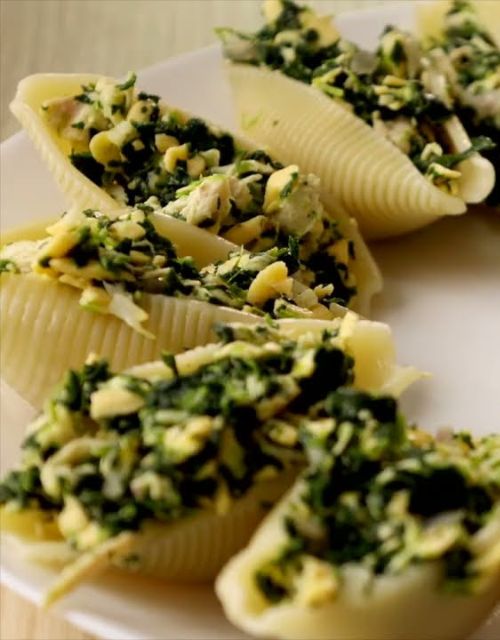 Stuffed Pasta Shells with Spinach & Cheddar Cheese